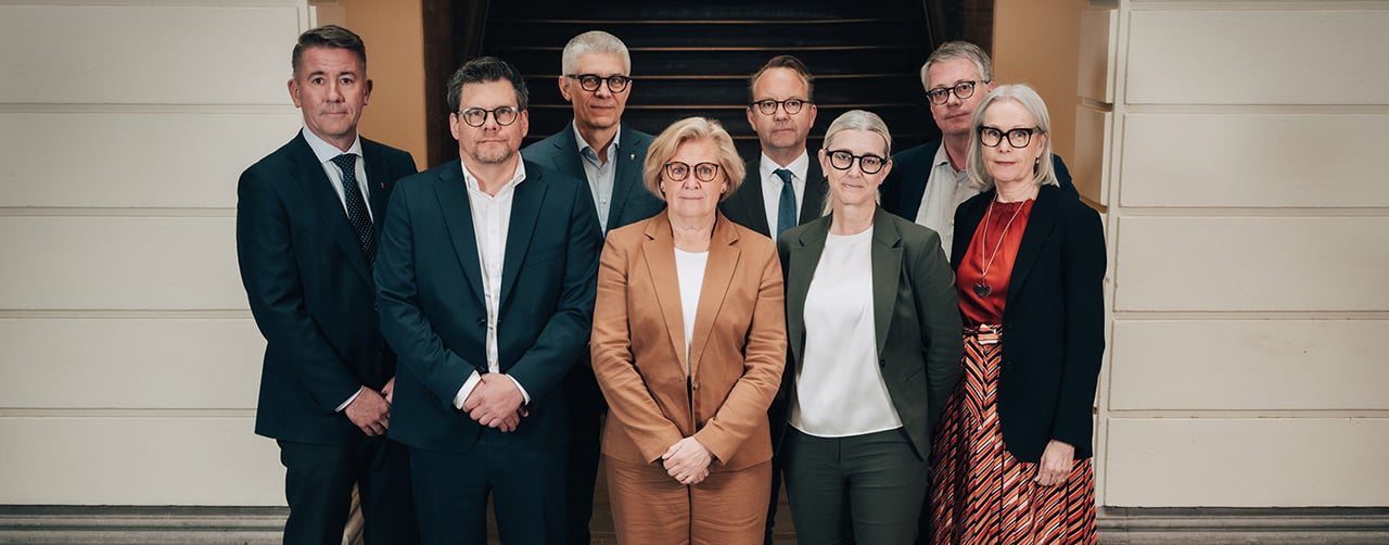 Från strategiska nationella Bob-rådet: översta raden från vänster: Martin Valfridsson, Statens institutionsstyrelse, Anders Thornberg, länsstyrelserna, Björn Eriksson, Socialstyrelsen, Tommy Lagergren, Skolverket. Främre raden från vänster: Jonas Trolle, Brottsförebyggande rådet, Petra Lundh, polismyndigheten, Hanna Jarl, Kriminalvården och Katarina Johansson Welin, Åklagarmyndigheten.Foto: Polismyndigheten.