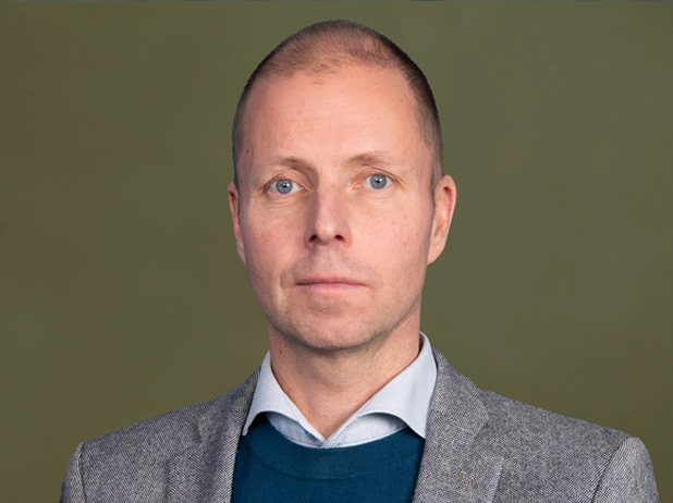 Porträttbild Rikard Becker fastighetsdirektör.