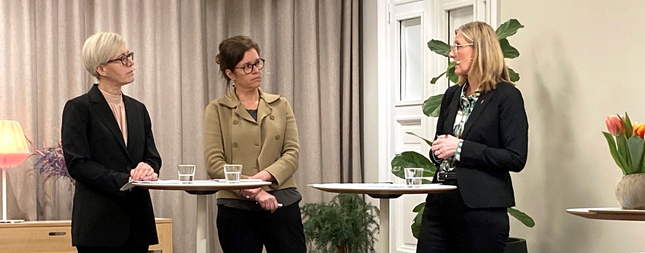 Från vänster i bild, Sofia Wallström, generaldirektör IVO, Pernilla Leviner, professor i offentlig rätt och föreståndare, Barnrättscentrum och Elisabet Åbjörnsson Hollmark, generaldirektör SiS.