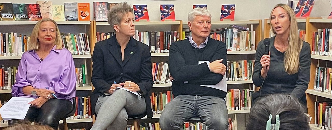 Paneldeltagare: Karin Rågsjö (V), Ulrika Westerlund (MP), Lars Ohly (Verdandi) och SiS missbruksvårdsdirektör Birgitta Dahlberg