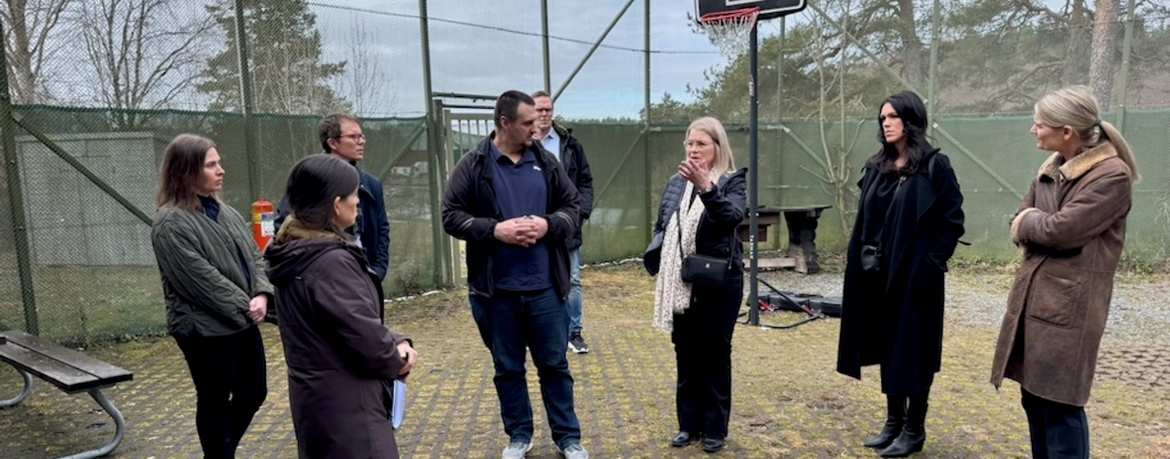 Gruppbild från ministerbesök på Bärby