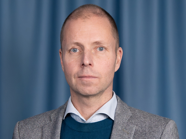 Porträttbild Rikard Becker fastighetsdirektör.